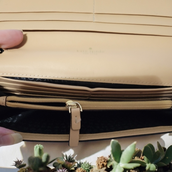 Kate Spade EUC! Perri Lane Linney Wallet/Wristlet W/ Cutout Detail Retails $189 - Picture 7 of 12